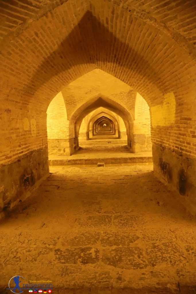 زیر 33 پل اصفهان