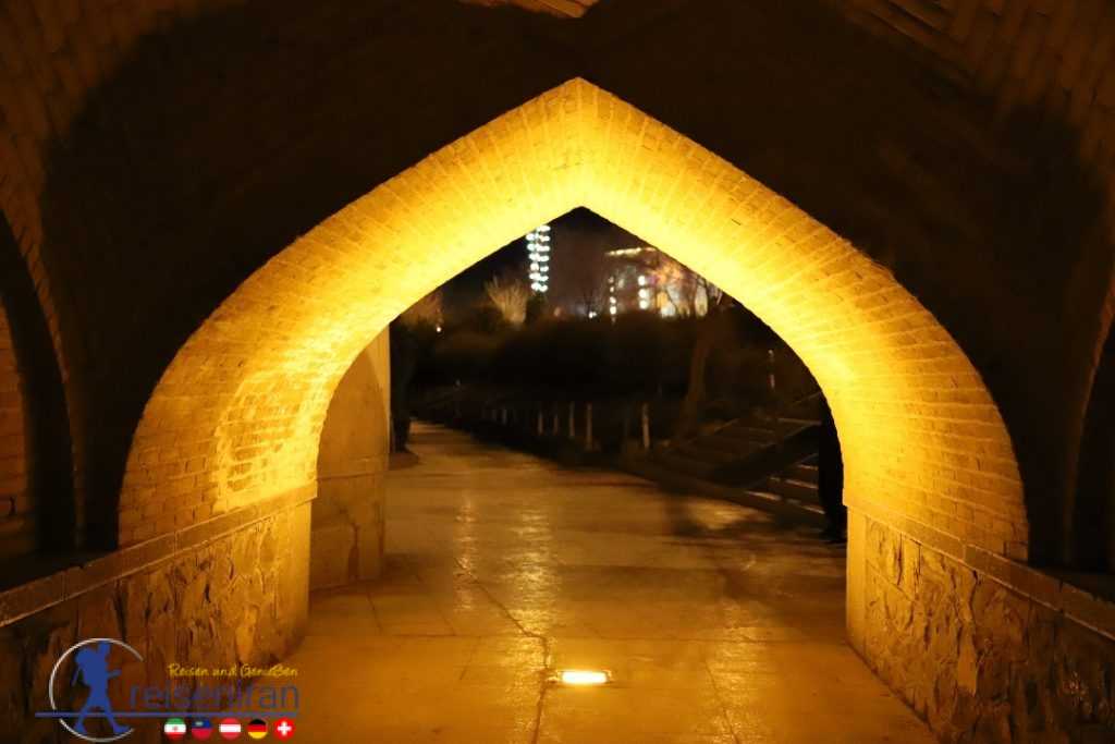 چشمه یا شمع 33 پل اصفهان