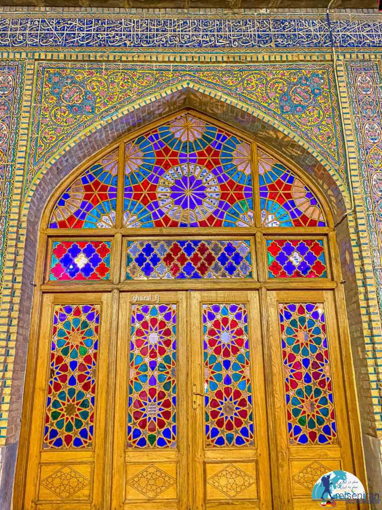 تزئینات مسجد نصیرالملك شیراز