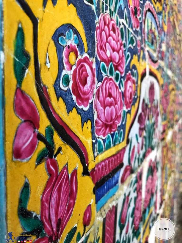 کاشی های رنگی 7 رنگ مسجد نصیرالملک زیبا
