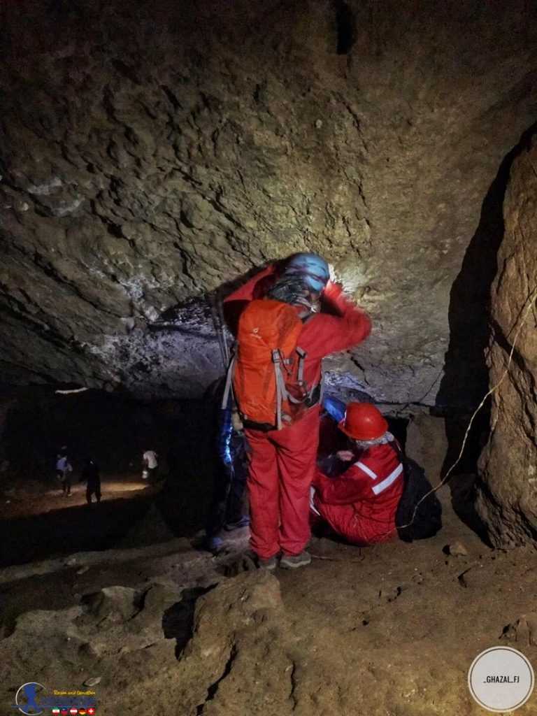 غار نوردی در غار شاپور