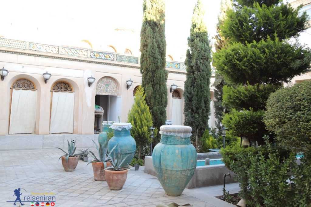 Isfahan Mollabashi House Yard