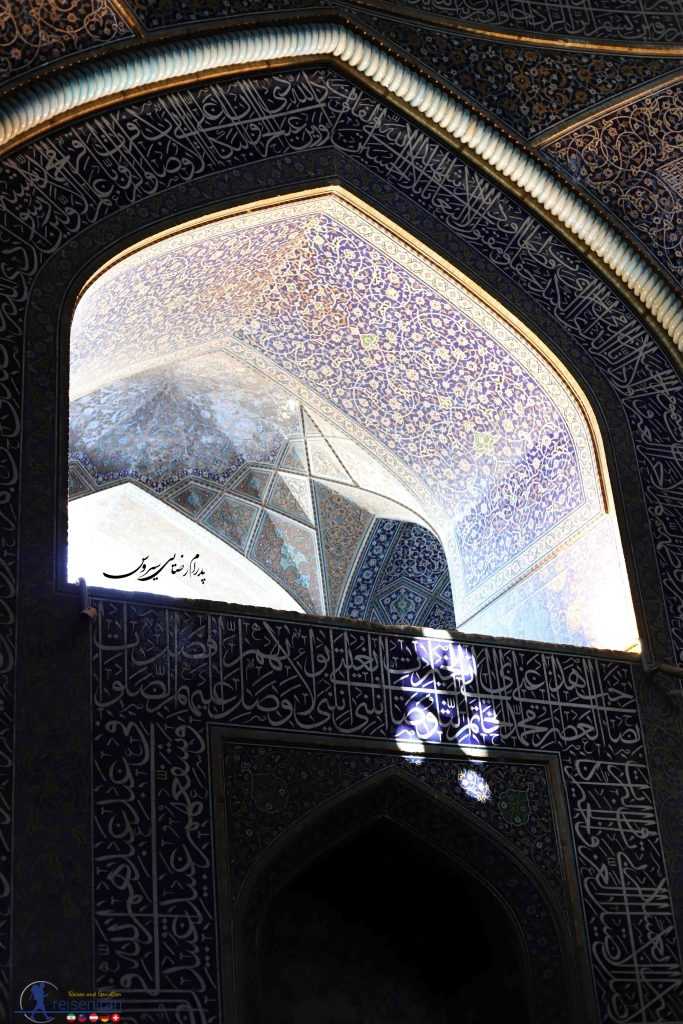 نمای محراب داخل مسجد شیخ لطف الله