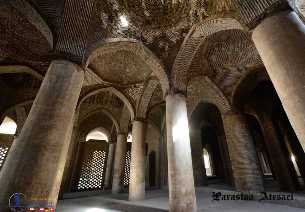 ستون‌های شبستان مسجد جامع