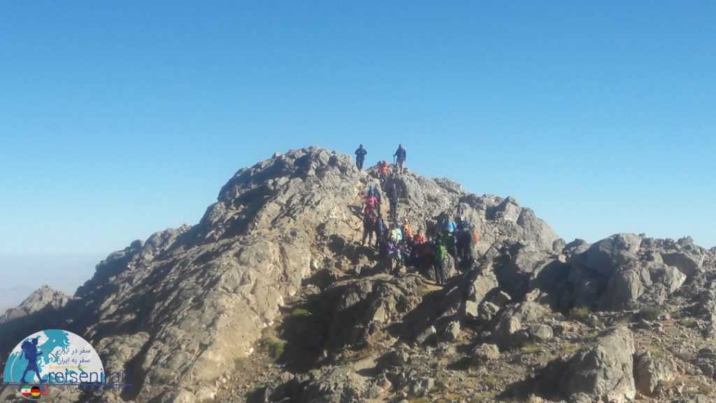 تیم در حال صعود به قله سن بران