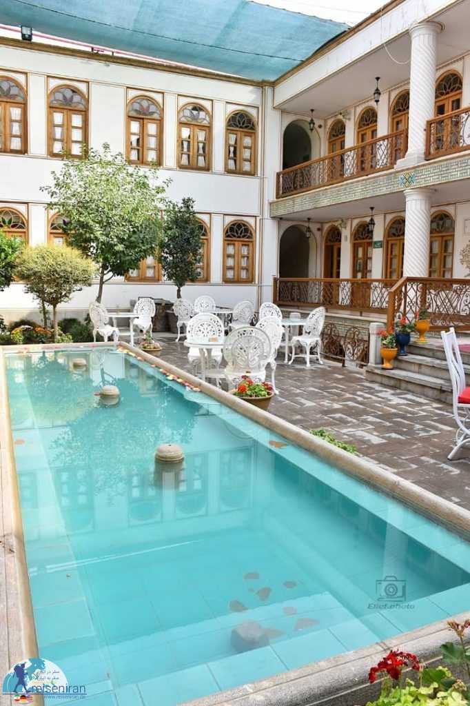 حیاط زیبای خانه کشیش اصفهان