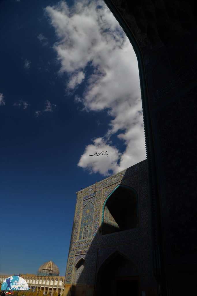 نمای مسجد شیخ لطف الله از ورودی مسجد شاه اصفهان