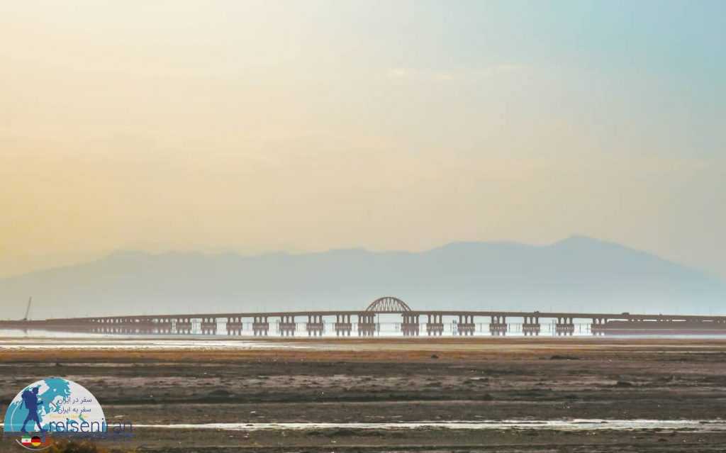پل میانگذر دریاچه ارومیه