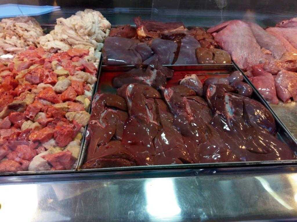 فروش انواع گوشت در بازار رشت