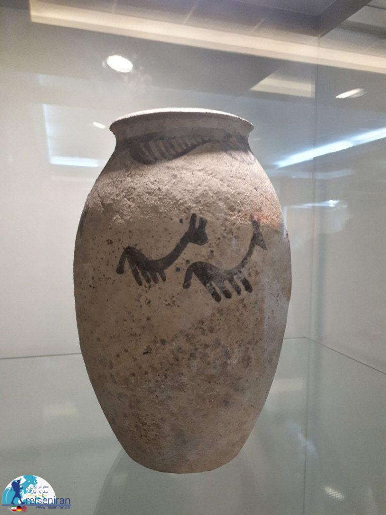 کوزه سفالی موزه ارومیه