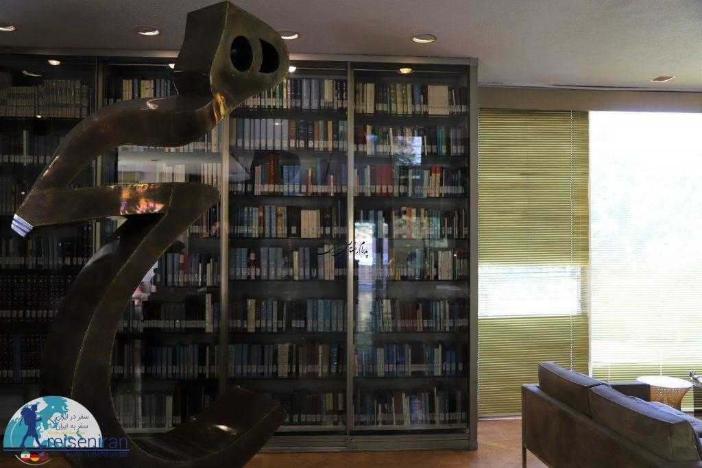 فضای کتابخانه نیاوران