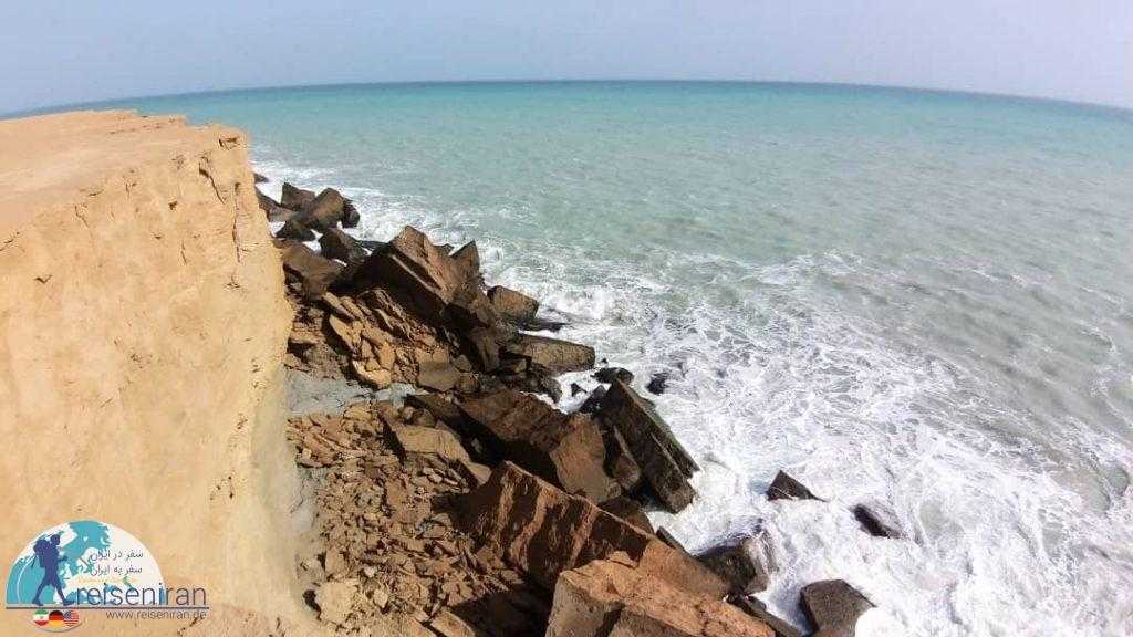 ساحل سنگی دریا عمان