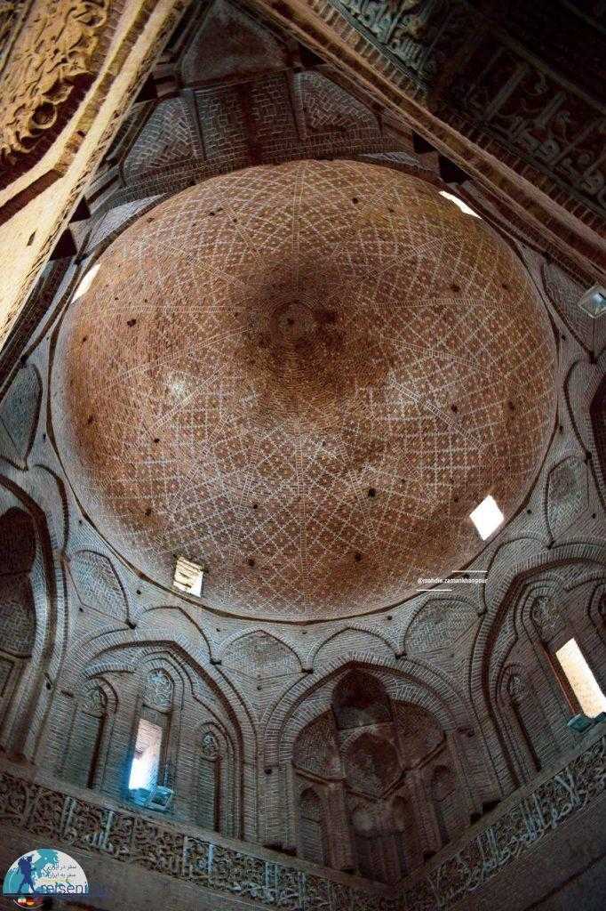 داخل گنبد مسجد جامع اردستان