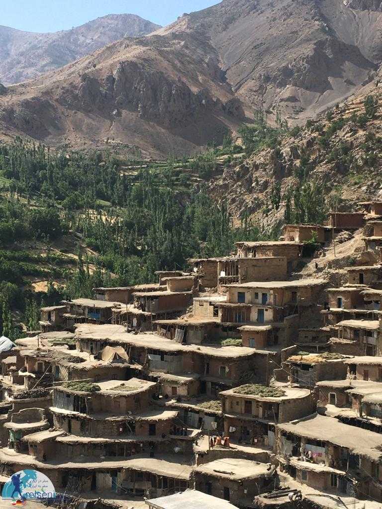 روستا سراقاسید در دل کوه