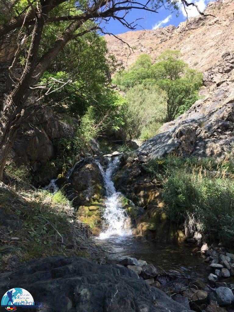 در مسیر آبشار بوژان