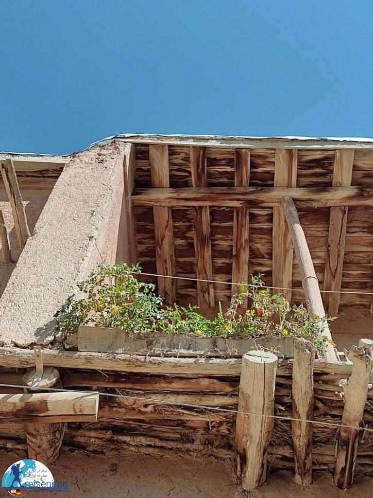 سقف خانه روستایی