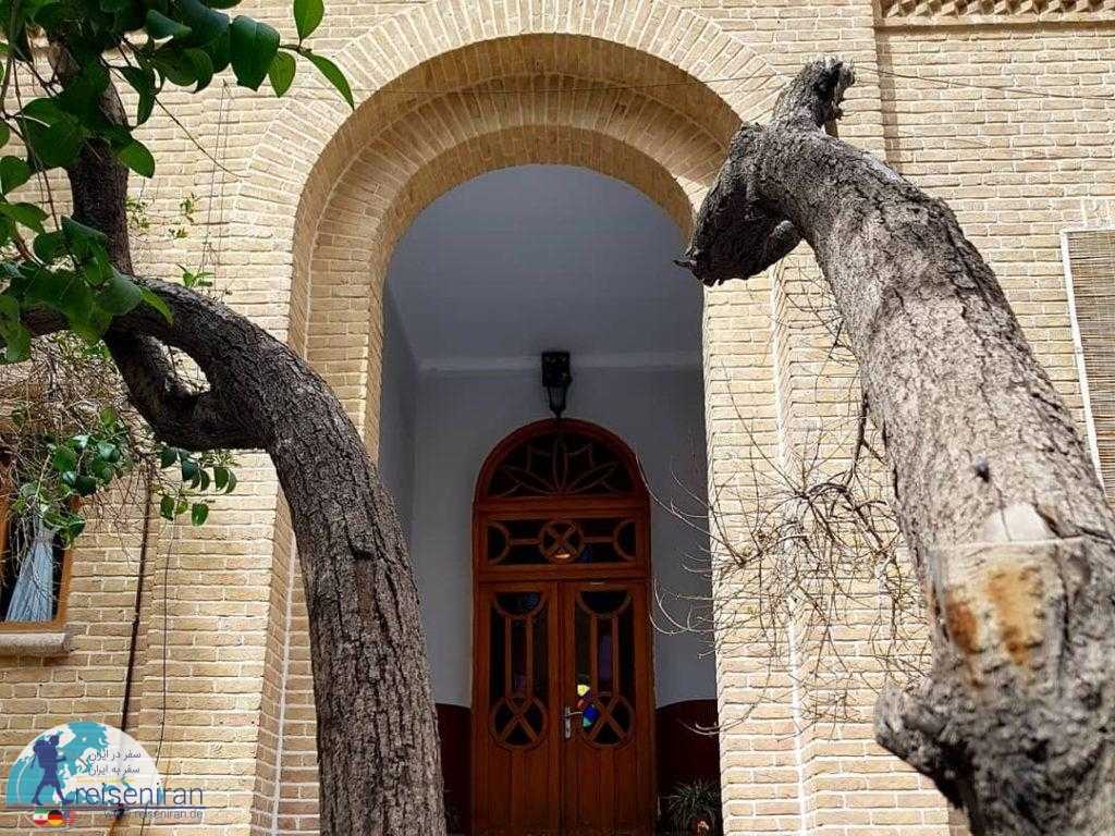 ورودی خانه موزه استاد معین و استاد امیر جاهد