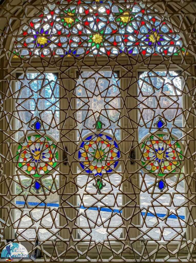 پنجره رنگی موزه تماشاگه زمان تهران