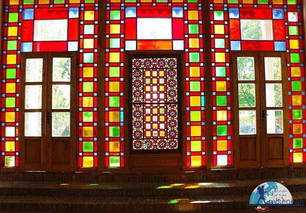 شیشه های رنگی زیبا باغ موزه هنر ایرانی
