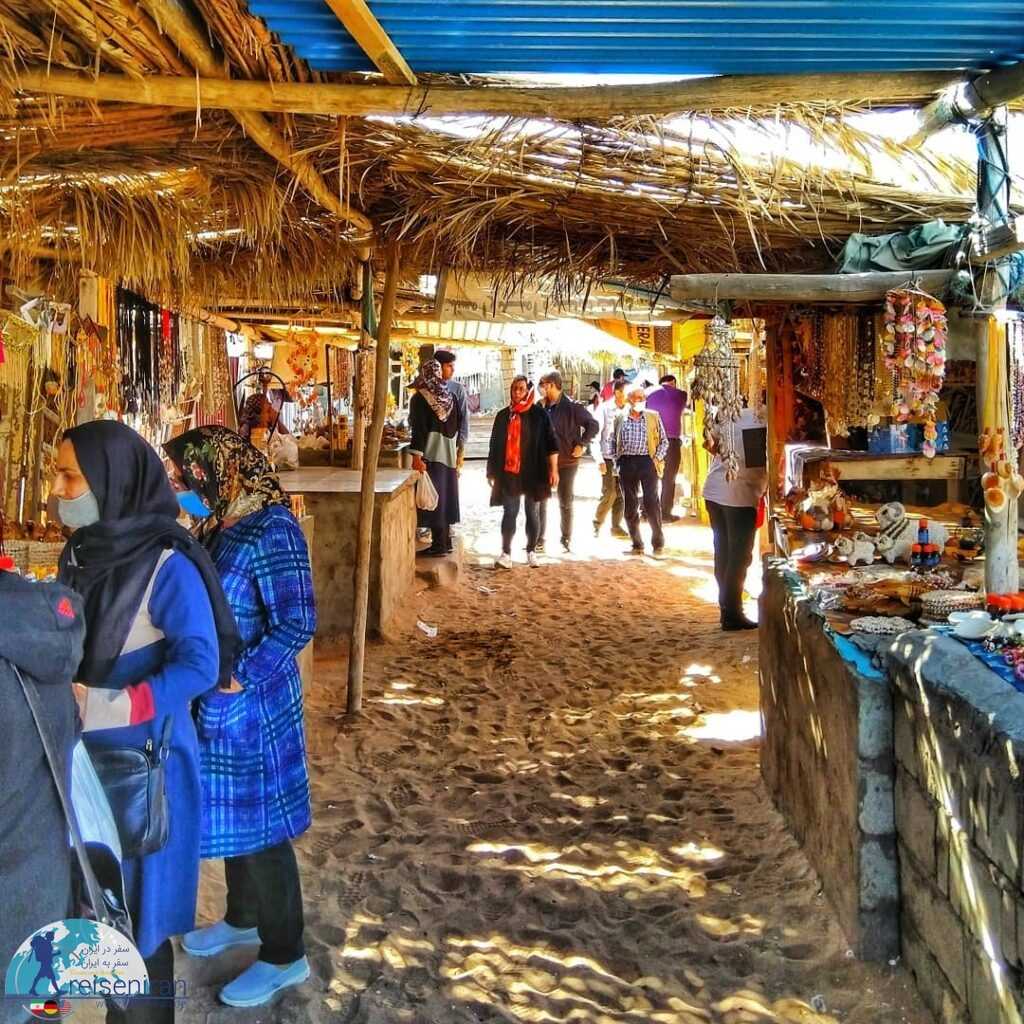 مغازه های بازارچه ساحلی هنگام