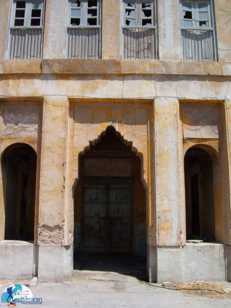 جزئیات ساختمان قدیمی شهرداری بندرلنگه