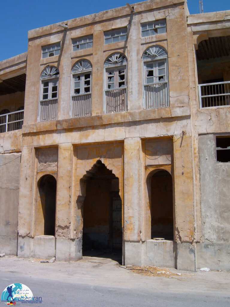 نمای ساختمان قدیم شهرداری بندرلنگه