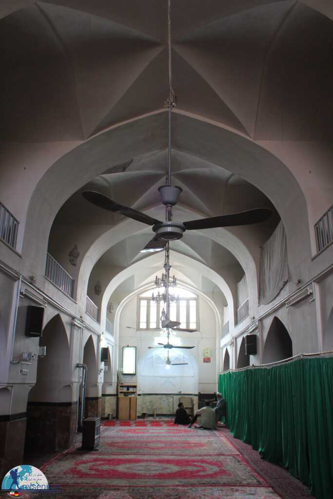 معماری مسجد زیرده