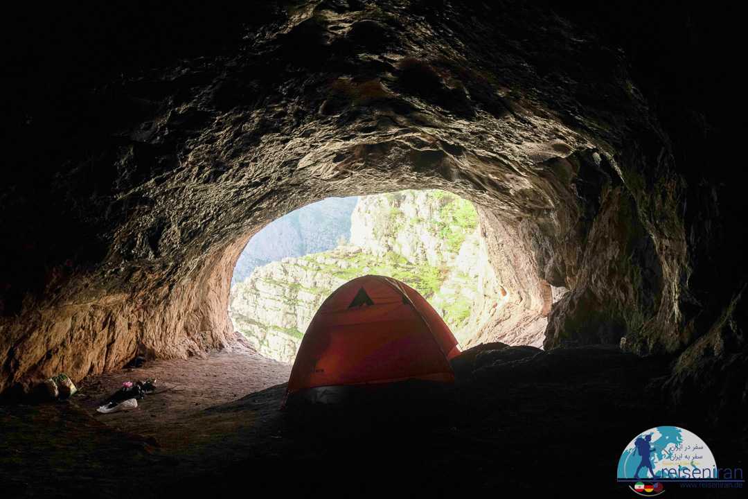 برپایی چادر در غار دربندرشی