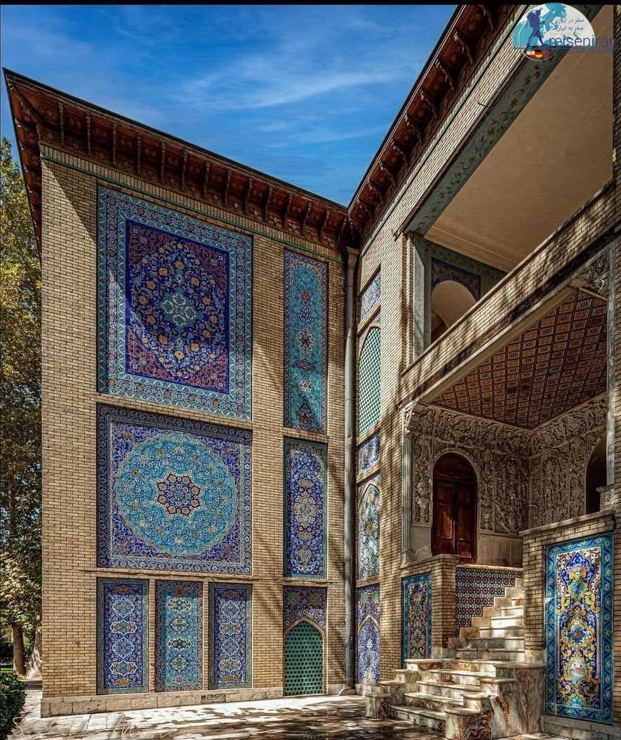 کاشیکاری های بیرون عمارت بادگیر در کاخ گلستان
