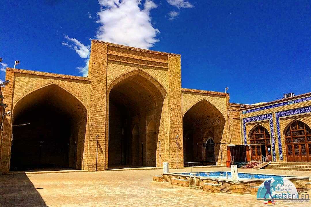 حیاط مسجد جامع دامغان