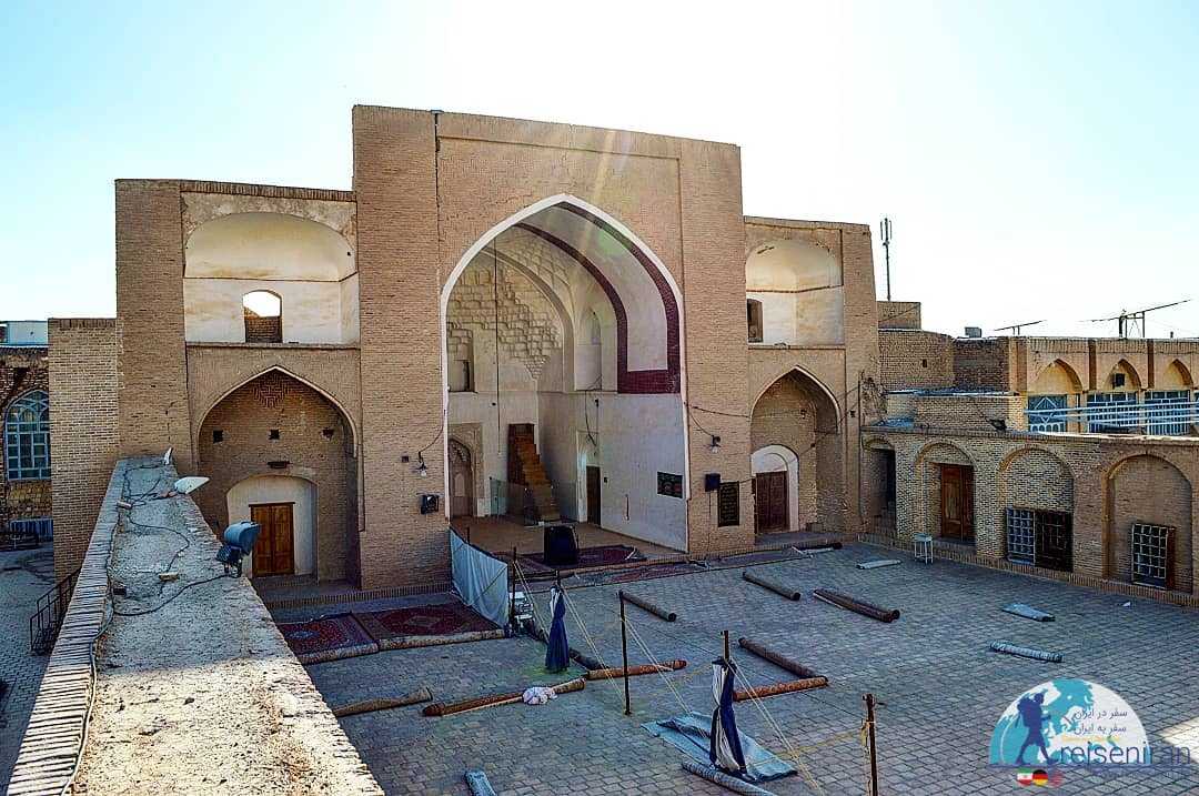 صحن مسجد جامع سرایان