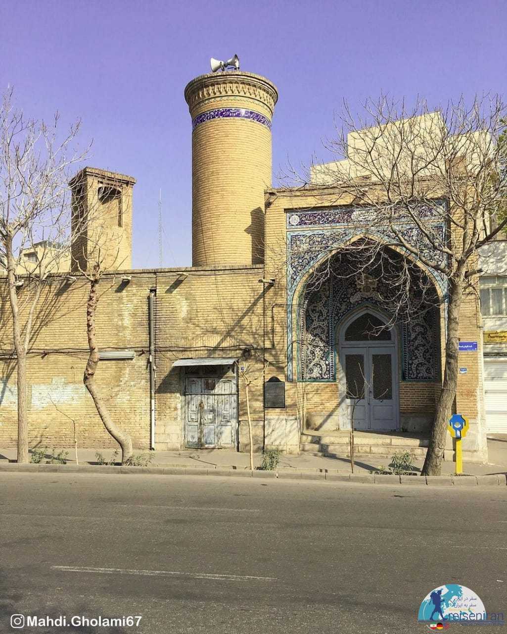 قرائت خانه لرزاده در تهران
