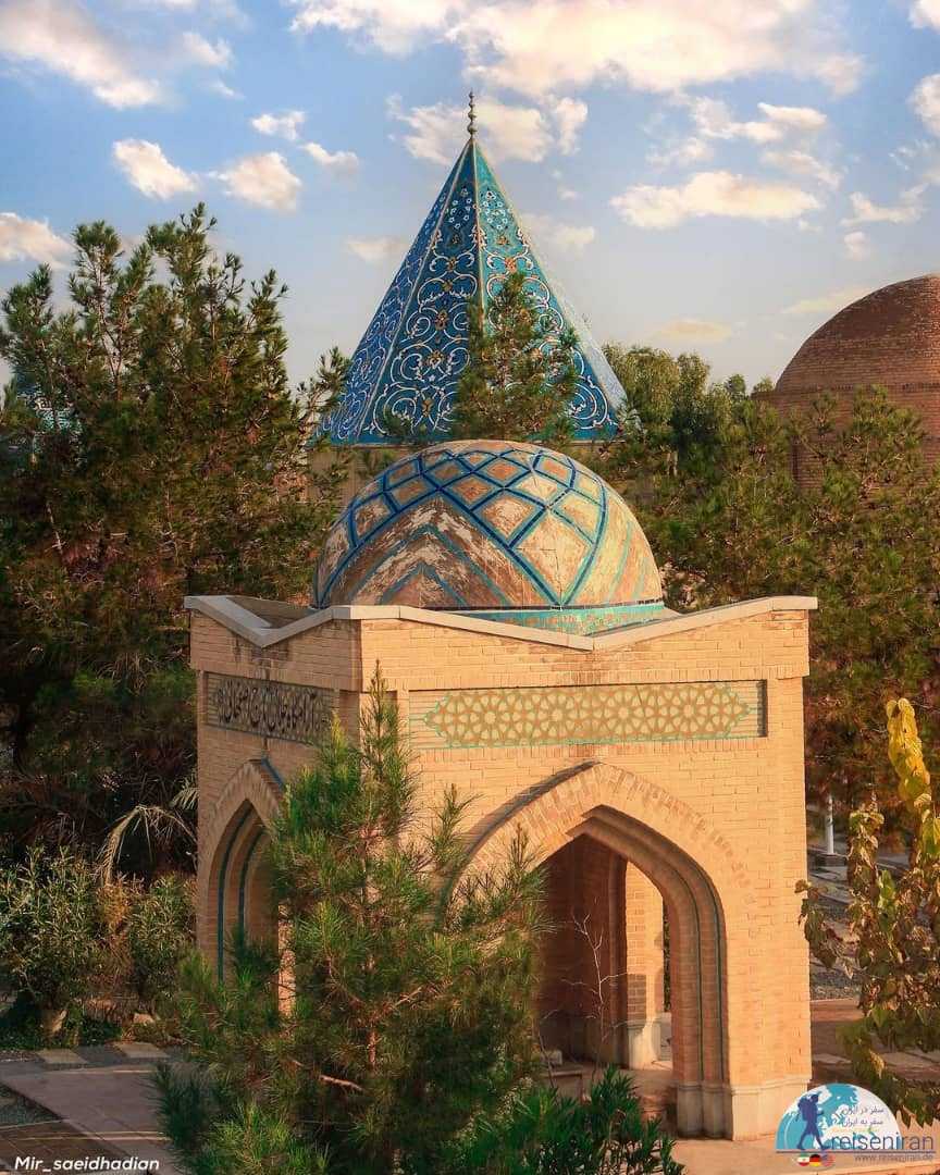 مقابر در تخت فولاد اصفهان