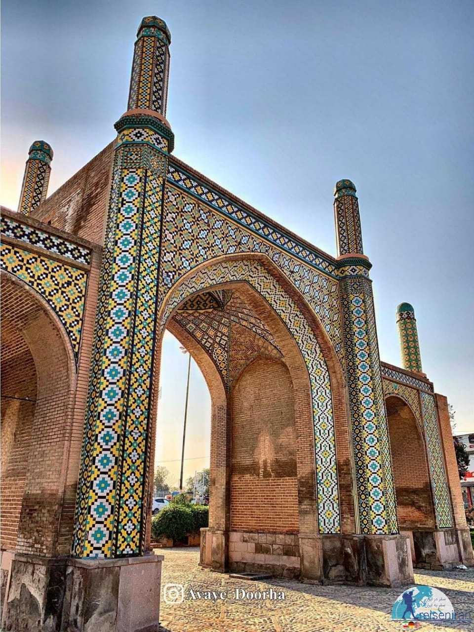 کاشیکاری دروازه تهران قدیم در قزوین