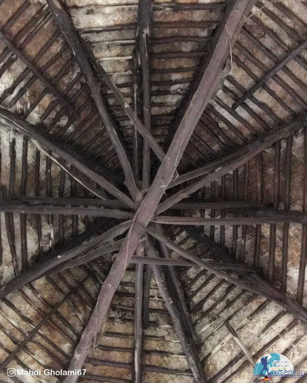 عکس از داخل چهارسوق چوبی