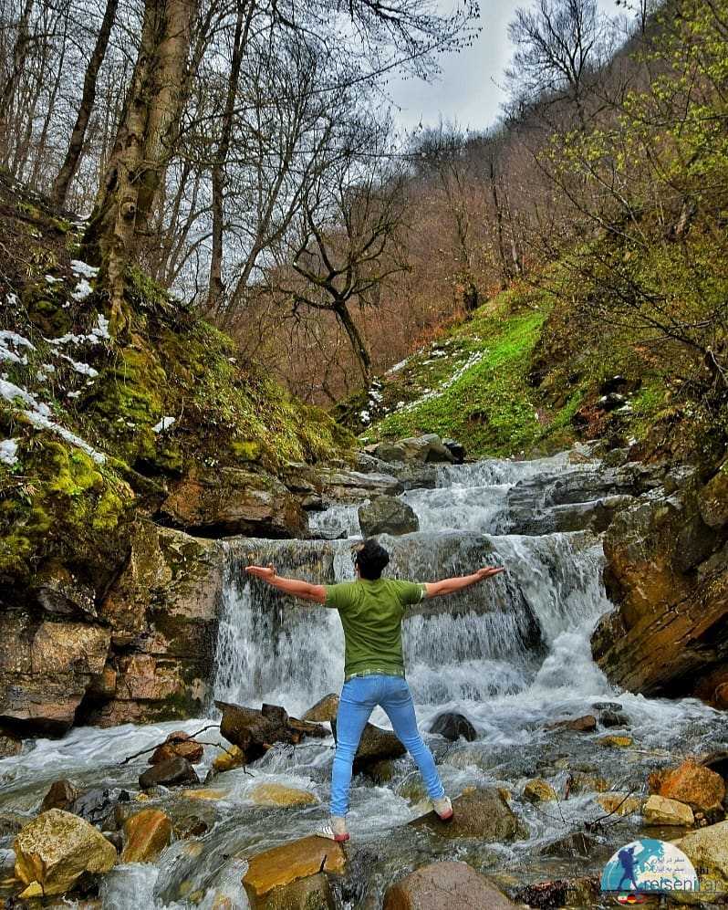 زیبایی آبشار روستای آرمو رامسر