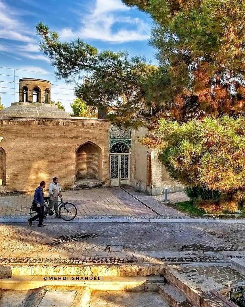محوطه بیرونی اب انباز کازرونی اصفهان