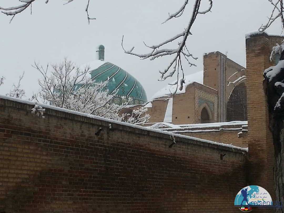 گنبد مسجد جامع قزوین در حالت برفی