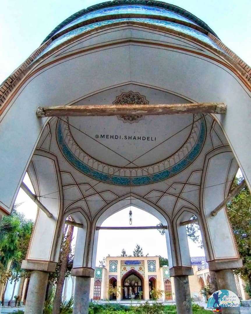 آرامگاه واله در تخت فولاد اصفهان