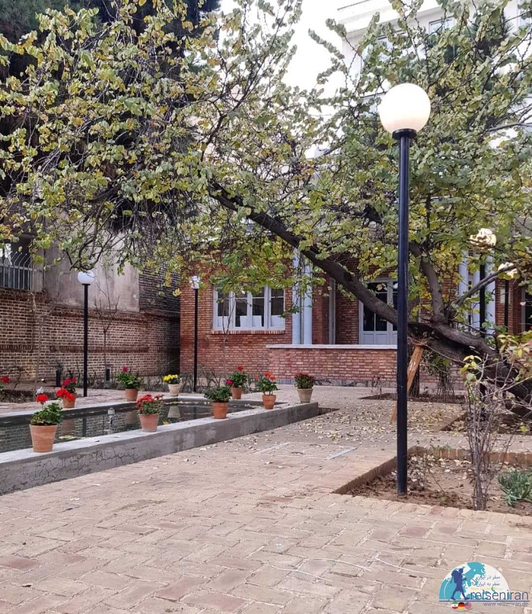 حیاط خانه نیما یوشیج در تهران