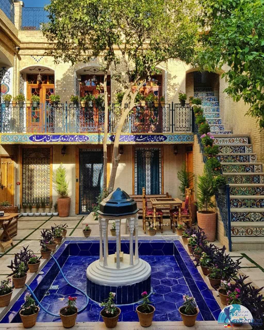 حیاط هتل راد شیراز