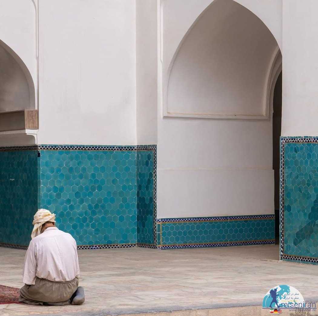 در مسجد دهوک یزد