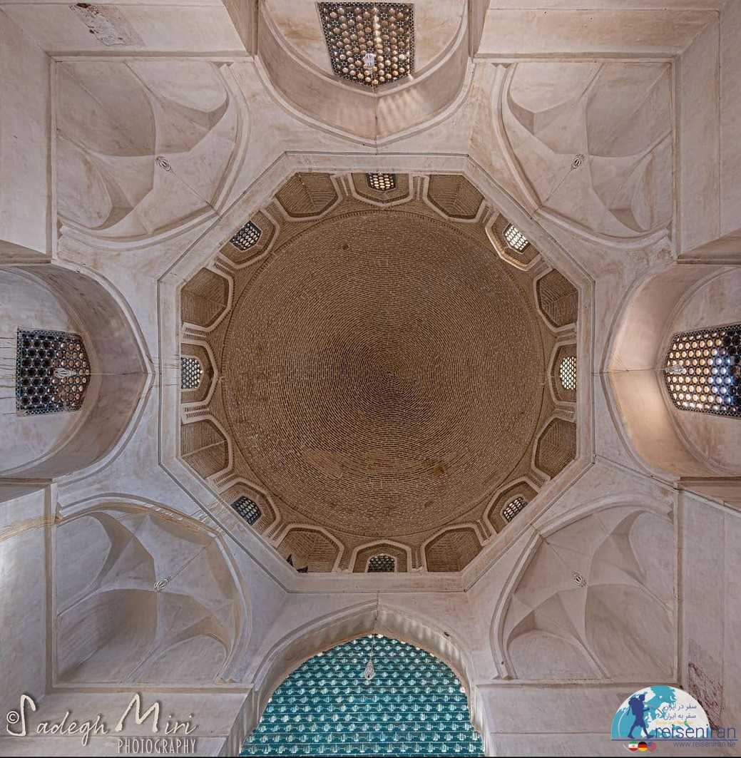 معماری داخلی گنبد مسجد میر عماد کاشان
