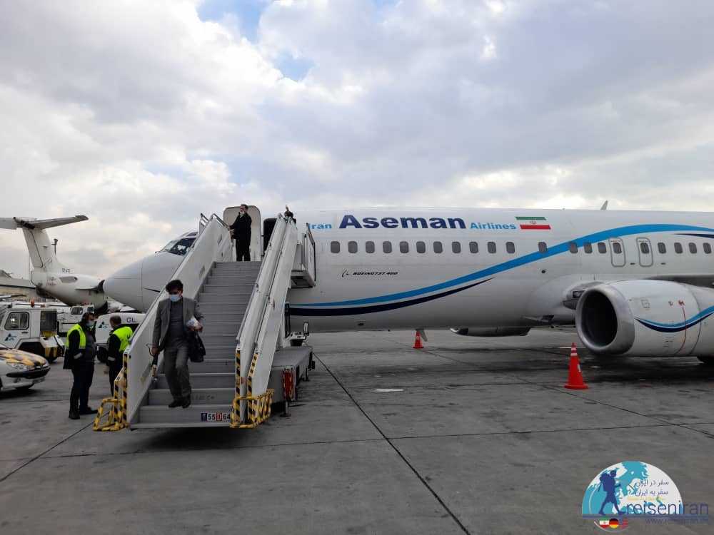 هواپیما در حال پیاده کردن مسافر در فرودگاه بوشهر