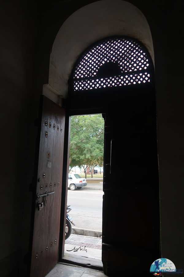 ورودی عمارت طبیب بوشهر