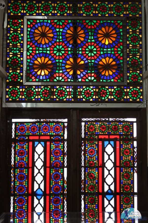 شیشه های رنگی عمارت دهدشتی بوشهر