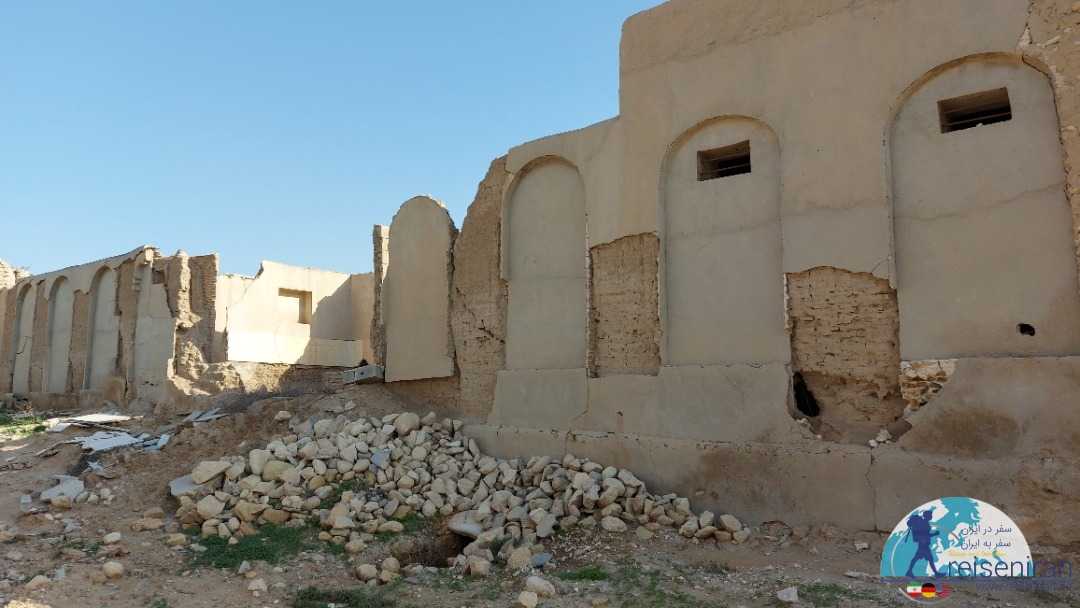 خرابه های قلعه شیخ علی بندر مقام