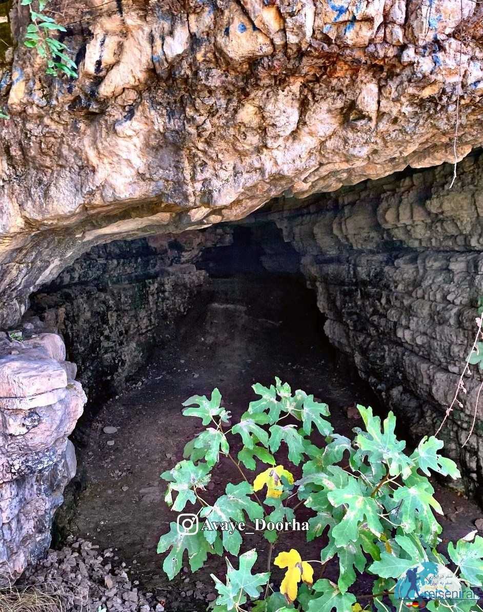 یک ورودی غار هوتو
