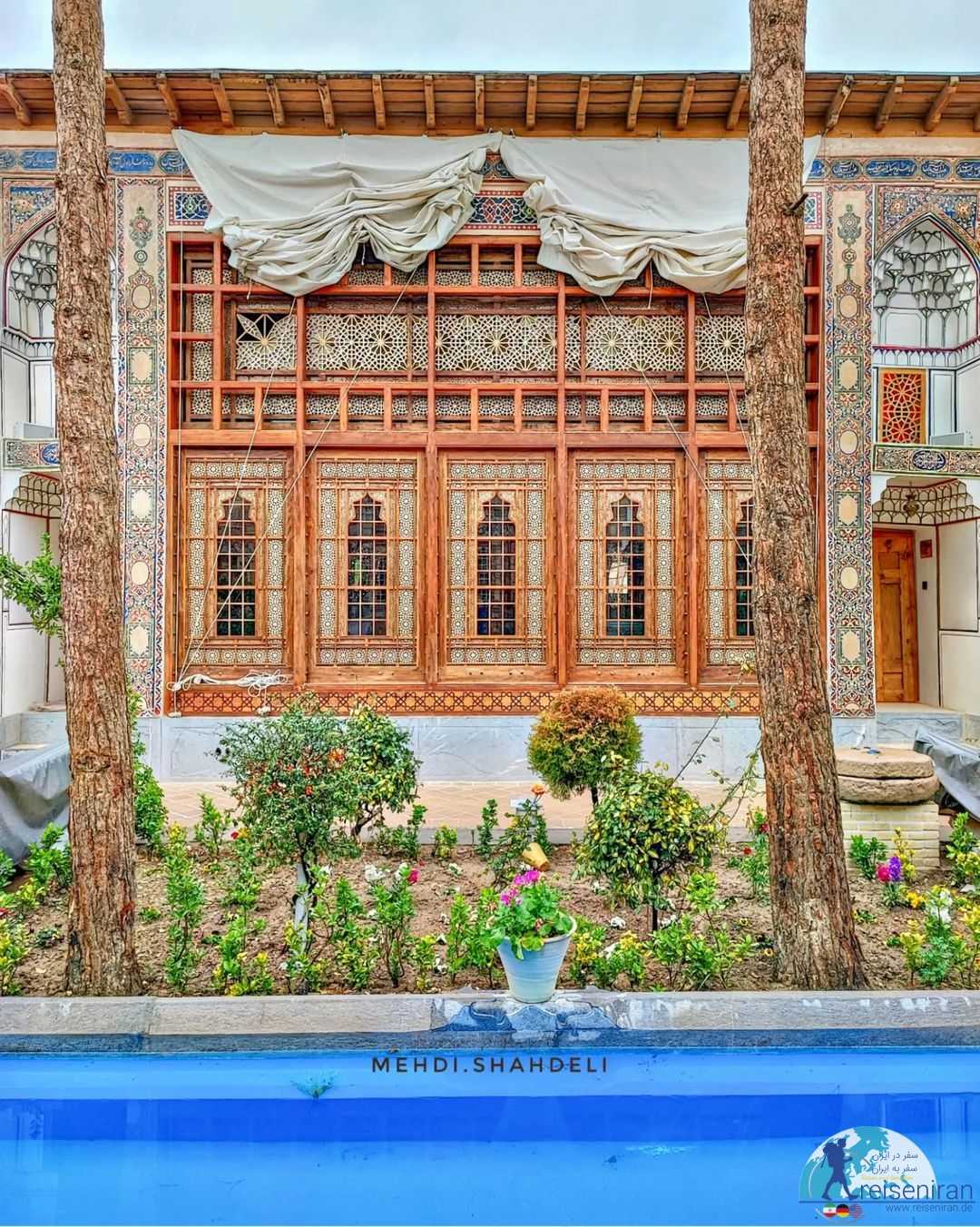 حیاط بوتیک هتل کاخ سرهنگ اصفهان