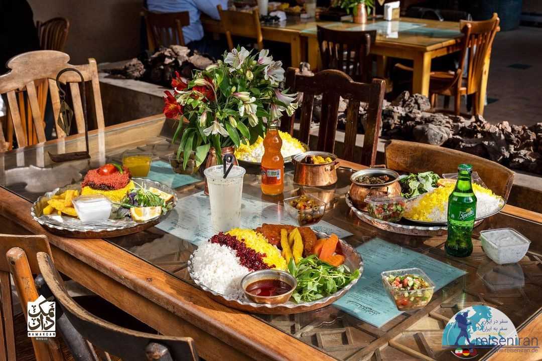 میز جذاب کافه رستوران عمارت نمکدان اصفهان